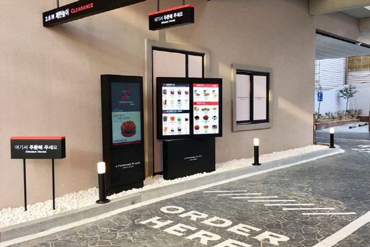 투썸플레이스의 두 번째 드라이브 스루 매장 광주 쌍촌점.   CJ푸드빌 제공